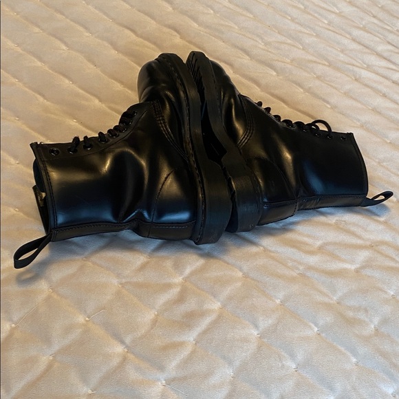 Dr Martens ladies size 6 US - Picture 9 of 16